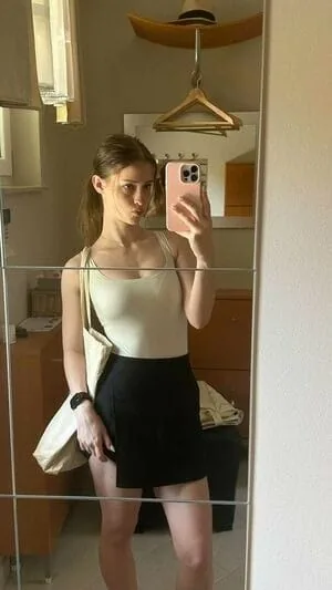 Nazlı - Kadıköy Escort